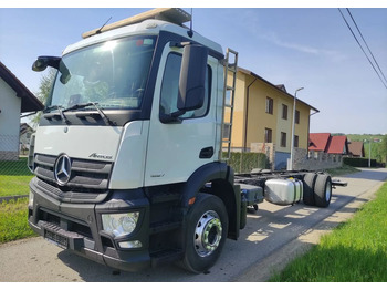 Podvozek s kabinou MERCEDES-BENZ Antos 1827