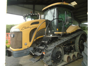 Pásový traktor CHALLENGER