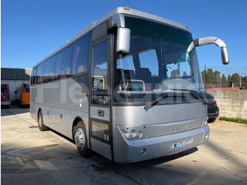Turistický autobus
