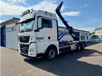 Hákový nosič kontejnerů MAN TGX 26.580