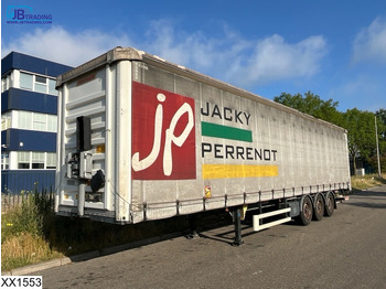 Plachtový návěs FRUEHAUF