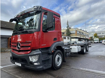 Podvozek s kabinou MERCEDES-BENZ