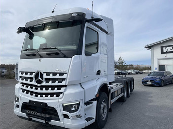 Hákový nosič kontejnerů MERCEDES-BENZ Arocs