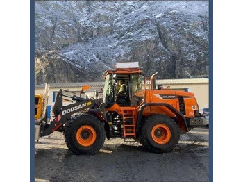 Kolový nakladač Doosan DL300: obrázek 4