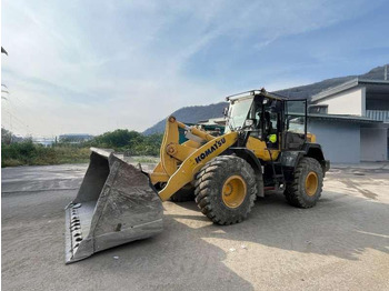 Kolový nakladač KOMATSU WA320