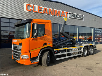 Hákový nosič kontejnerů DAF XD 450