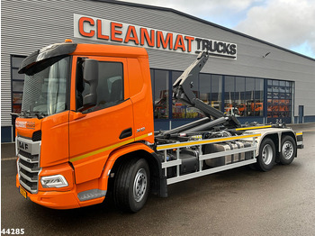 Hákový nosič kontejnerů DAF XD 450
