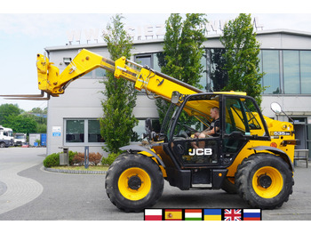 Teleskopický kolový nakladač JCB