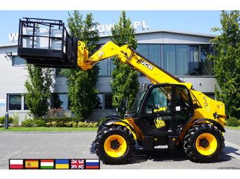 Teleskopický kolový nakladač JCB