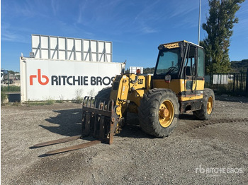 Teleskopický manipulátor CATERPILLAR TH