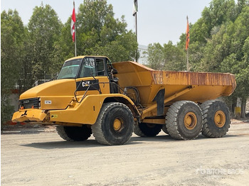 Kloubový sklápěč CATERPILLAR 740