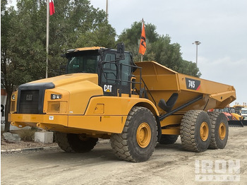Kloubový sklápěč CATERPILLAR 745