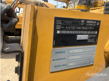 Smykový nakladač CATERPILLAR 216B3