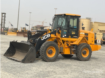 Kolový nakladač JCB
