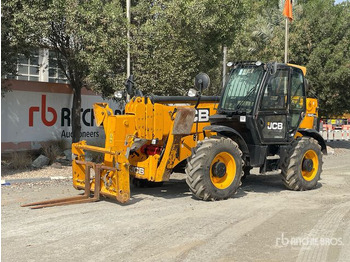 Teleskopický manipulátor JCB