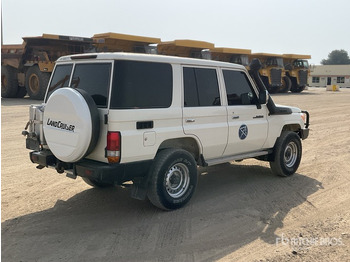 SUV 2021 Toyota Land Cruiser 76L 4x4 SUV: obrázek 3