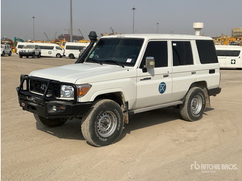 SUV 2021 Toyota Land Cruiser 76L 4x4 SUV: obrázek 2
