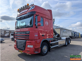 Hákový nosič kontejnerů DAF XF 105 460