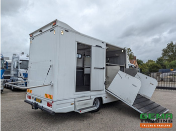 Auto na přepravu koní MAN TGL 12.250