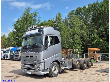Podvozek s kabinou VOLVO FH16 750