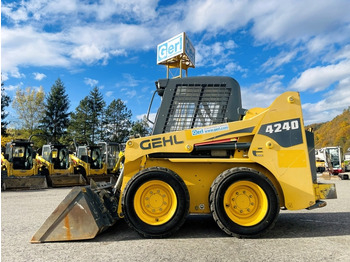 Smykový nakladač GEHL