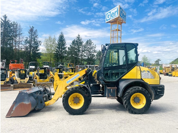 Kolový nakladač KOMATSU WA80