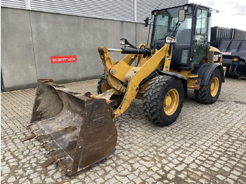 Kloubový nakladač CATERPILLAR