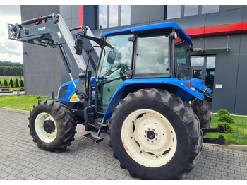 Traktor New Holland T5040: obrázek 3