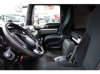 Interior photo 1: Tahač MAN TGX 18.480 + Euro 6 + Retarder + adr