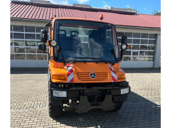 Sklápěč UNIMOG
