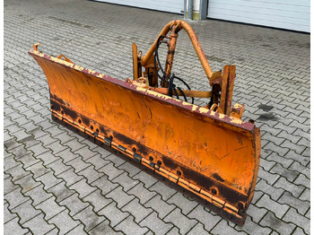Sněžný pluh UNIMOG