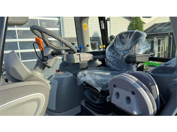 Traktor Deutz-fahr Agrotron 6205G New and Unused tractor: obrázek 2