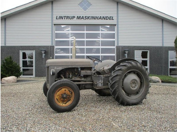 Traktor MASSEY FERGUSON