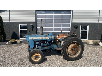 Traktor FORD
