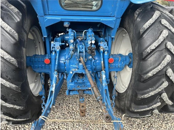 Traktor Ford 8210 En rigtig velholdt klassiker med tvillinghjul: obrázek 4