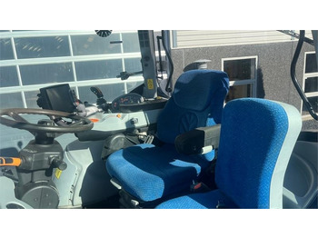Traktor New Holland T7.270 AutoCommand med frontlift: obrázek 4