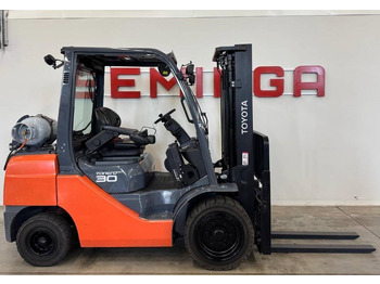 Plynový vysokozdvižný vozík Toyota 10949 06-8FG30F: obrázek 2