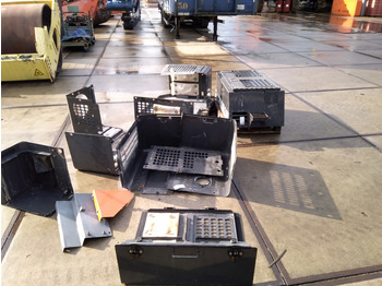 Dveře a díly HITACHI