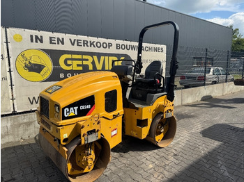 Silniční válec CATERPILLAR CB24B