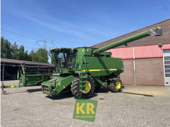 Sklízecí mlátička JOHN DEERE