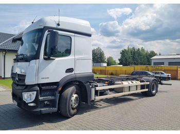Plachtový nákladní auto MERCEDES-BENZ Actros 1836