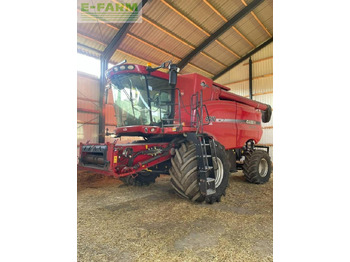 Sklízecí mlátička CASE IH