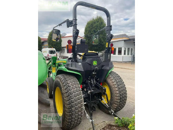 Traktor John Deere 3038 e: obrázek 3