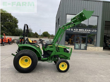 Traktor JOHN DEERE
