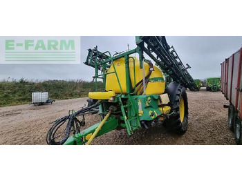 Tažený postřikovač JOHN DEERE