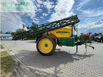 Tažený postřikovač JOHN DEERE