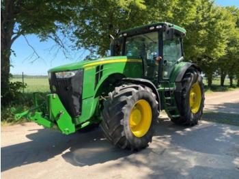 Traktor John Deere 8260r: obrázek 1