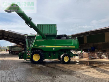 Sklízecí mlátička JOHN DEERE