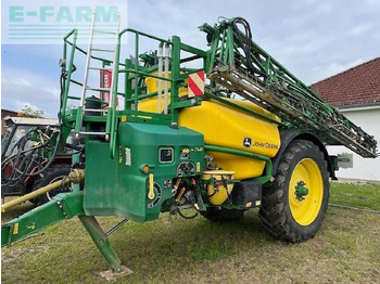 Tažený postřikovač JOHN DEERE