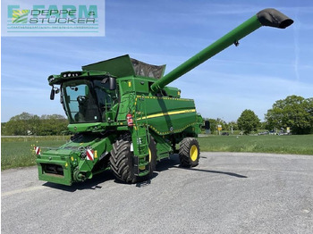 Sklízecí mlátička JOHN DEERE T560